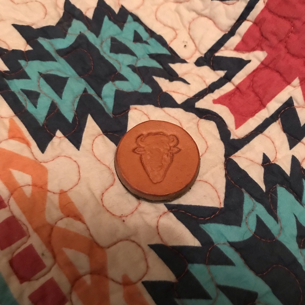 Buffalo head leather pop socket